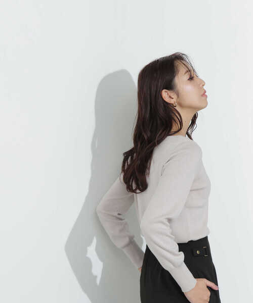 NATURAL BEAUTY BASIC（ナチュラルビューティーベーシック）の「＜総針ベーシックニット＞ボートネック（ニット/セーター・レディース・ブルー/グレイッシュベージュ/イエロー/オフホワイト・FREE）」の14枚目の写真