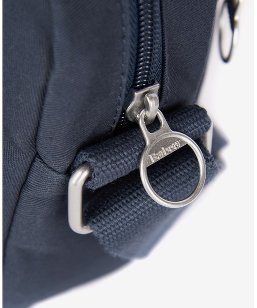 Barbour（バブアー）の「CASCADEクロスボディバッグ（ボディバッグ/ウエストポーチ・メンズ・ネイビー/ブラウン・ONE SIZE）」の4枚目の写真