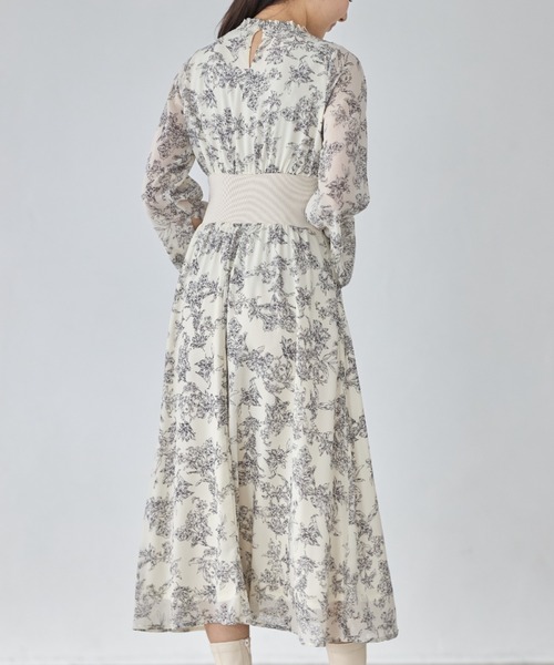 tocco closet（トッコ　クローゼット）の「【ZOZO限定】２ＷＡＹボウタイリボン付きウエストリブ切替スリットスリーブフラワープリントワンピース（ワンピース・レディース・グレイッシュベージュ/アイボリー・M）」の9枚目の写真