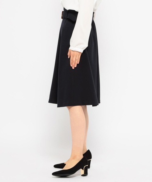 MISCH MASCH(ミッシュマッシュ)の「ベルト付フレアスカート(スカート・レディース・チャコールグレー/ベージュ/ネイビー・SMALL/MEDIUM)」の6枚目の写真