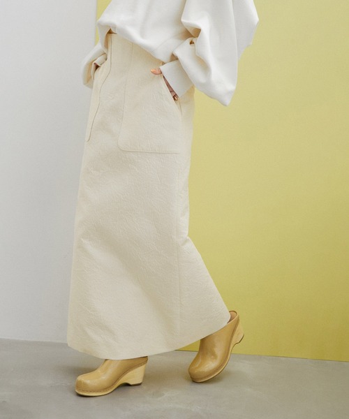 ADAM ET ROPE'（アダムエロペ）の「【WEB限定】ジャカードリーンスカート（スカート・レディース・オフホワイト/サックスブルー/ブラック・38/36）」の2枚目の写真