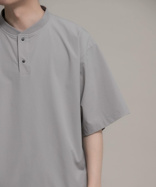 Uiscel（ユイセル）の「『ユニセックス』Uiscel　4WAYストレッチヘンリーネックプルオーバー（シャツ/ブラウス・メンズ・ライトベージュ/ブラック・MEDIUM/LARGE）」の17枚目の写真