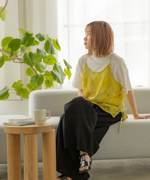 BEAMS HEART(ビームスハート)の「【2点セット】シアーレースビスチェ × Tシャツ(Tシャツ/カットソー・レディース・ナチュラル/イエロー系その他2/ブラック系その他4・FREE)」の4枚目の写真