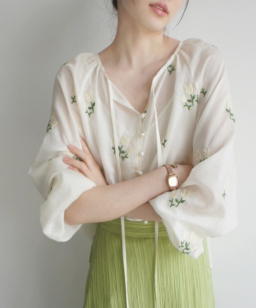 aimoha（アイモハ）の「刺繍　ボリュームスリーブ　シアーブラウス (SS)（シャツ/ブラウス・レディース・オフホワイト・SMALL/MEDIUM/LARGE/X-LARGE）」の5枚目の写真