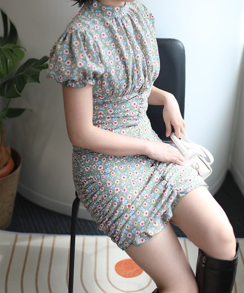 Jasmine Grandiflorum（ジャスミングランディフローラム）の「【Jasmine】スタンドカラー半袖パワショル花柄半袖ワンピース (SS) (LV)（ワンピース・レディース・ブルー/ブラック系その他/イエロー系その他/アイボリー/ブラック/ブルー系その他/グリーン系その他/イエロー/グリーン/ホワイト系その他・S/M/L）」の6枚目の写真