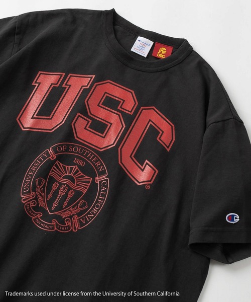 Champion(チャンピオン)の「【Champion/チャンピオン】USC ワンポイント刺繍 ヘビーウェイト カレッジロゴプリントショートスリーブTシャツ/半袖Tシャツ/USAコットン/MADE IN USA/T-1011(Tシャツ/カットソー・メンズ・レッド/ブラック/ホワイト/ホワイト系その他・M/L/XL)」の3枚目の写真