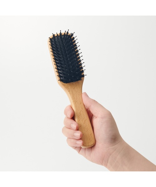 無印良品(ムジルシリョウヒン)の「ブナ材ヘアブラシ ミックス毛・全長約20cm(ヘアブラシ・レディース・ナチュラル・FREE)」の2枚目の写真