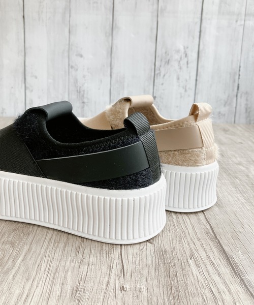 Noubel Voug Relax（ヌーベルヴォーグリラックス）の「モコモコ仕様 厚底 クロスデザイン スニーカー（スニーカー・レディース・ブラック/ベージュ・22.5/23/23.5/24/24.5/25）」の4枚目の写真