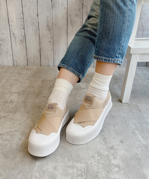 Noubel Voug Relax（ヌーベルヴォーグリラックス）の「モコモコ仕様 厚底 クロスデザイン スニーカー（スニーカー・レディース・ブラック/ベージュ・22.5/23/23.5/24/24.5/25）」の14枚目の写真