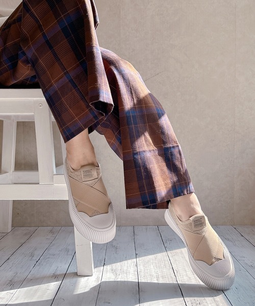 Noubel Voug Relax（ヌーベルヴォーグリラックス）の「モコモコ仕様 厚底 クロスデザイン スニーカー（スニーカー・レディース・ブラック/ベージュ・22.5/23/23.5/24/24.5/25）」の22枚目の写真