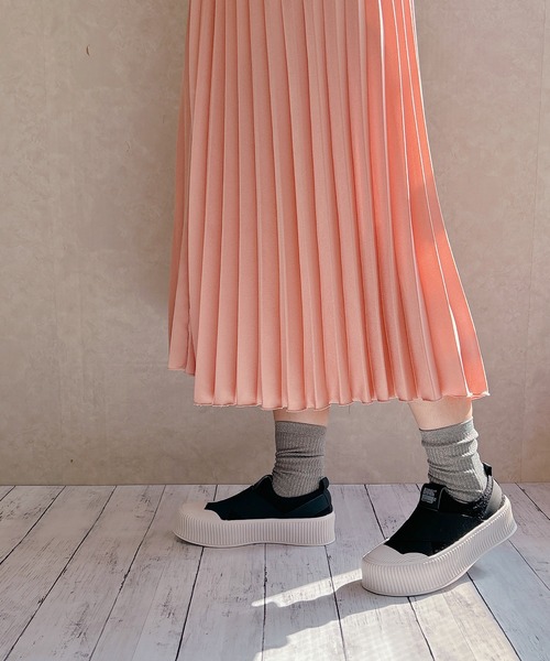 Noubel Voug Relax（ヌーベルヴォーグリラックス）の「モコモコ仕様 厚底 クロスデザイン スニーカー（スニーカー・レディース・ブラック/ベージュ・22.5/23/23.5/24/24.5/25）」の19枚目の写真