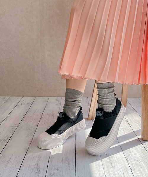 Noubel Voug Relax（ヌーベルヴォーグリラックス）の「モコモコ仕様 厚底 クロスデザイン スニーカー（スニーカー・レディース・ブラック/ベージュ・22.5/23/23.5/24/24.5/25）」の20枚目の写真