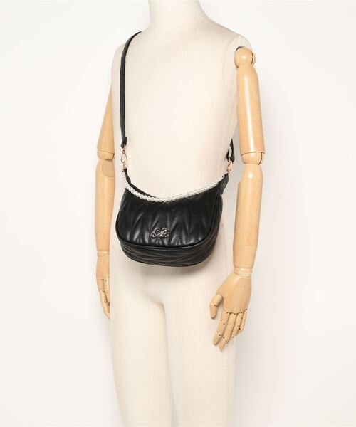 one wayザッカ（ワンウェイザッカ）の「パールチェーン付き ラウンドキルティングバッグ（ショルダーバッグ・レディース・アイボリー/ブラック・FREE）」の16枚目の写真