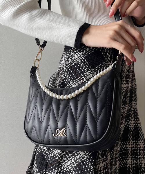 one wayザッカ（ワンウェイザッカ）の「パールチェーン付き ラウンドキルティングバッグ（ショルダーバッグ・レディース・アイボリー/ブラック・FREE）」の3枚目の写真