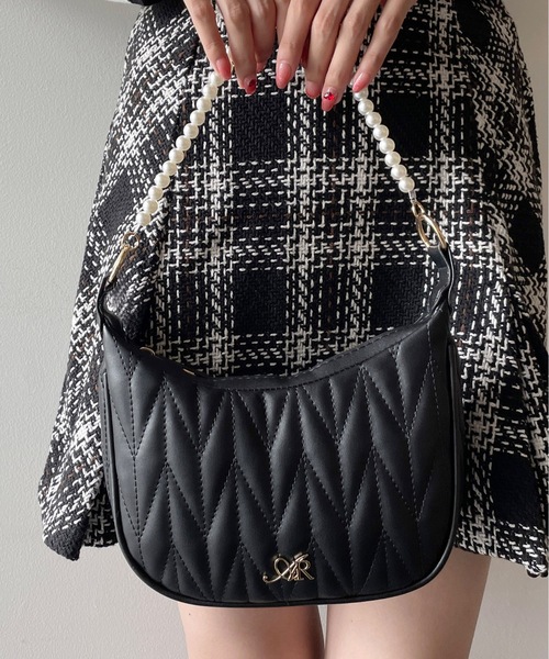 one wayザッカ（ワンウェイザッカ）の「パールチェーン付き ラウンドキルティングバッグ（ショルダーバッグ・レディース・アイボリー/ブラック・FREE）」の6枚目の写真