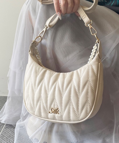 one wayザッカ（ワンウェイザッカ）の「パールチェーン付き ラウンドキルティングバッグ（ショルダーバッグ・レディース・アイボリー/ブラック・FREE）」の11枚目の写真