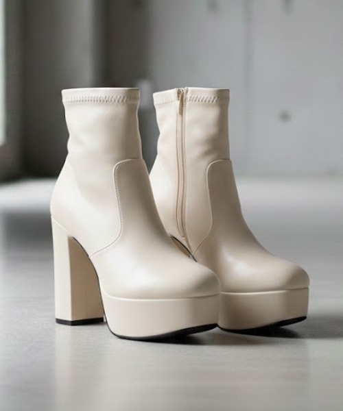 LOVEHUNTER(ラブハンター)の「LOVEHUNTER/+13.5cm チャンキーヒールストームショートブーツ(1621)(ブーツ・レディース・ブラック/アイボリー・LL/S/M/L)」の1枚目の写真