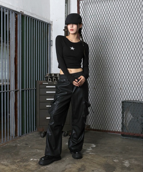 FOLLOWIN（フォロウィン）の「スタークロップドスリムロングTシャツ（Tシャツ/カットソー・レディース・ブラック/アイボリー/カーキ・FREE）」の5枚目の写真