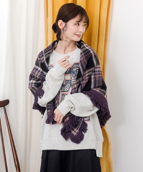 ScoLar(スカラー)の「633301:花刺繍入り チェック柄大判ストール(ストール/ショール・レディース・ブラック/パープル/レッド・FREE)」の6枚目の写真