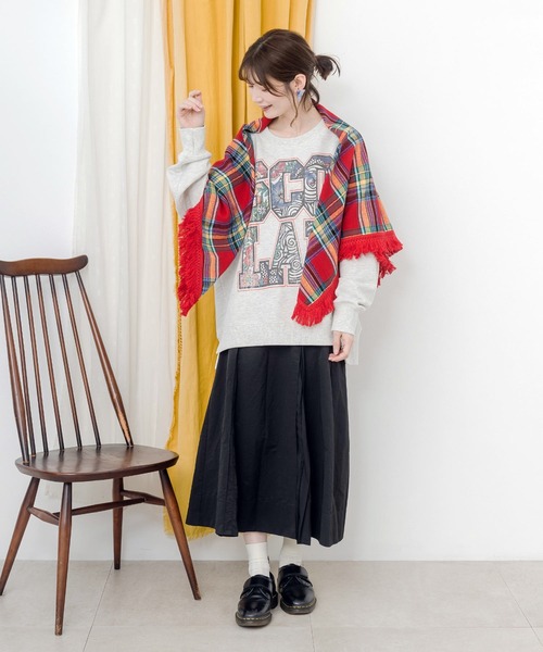 ScoLar(スカラー)の「633301:花刺繍入り チェック柄大判ストール(ストール/ショール・レディース・ブラック/パープル/レッド・FREE)」の7枚目の写真
