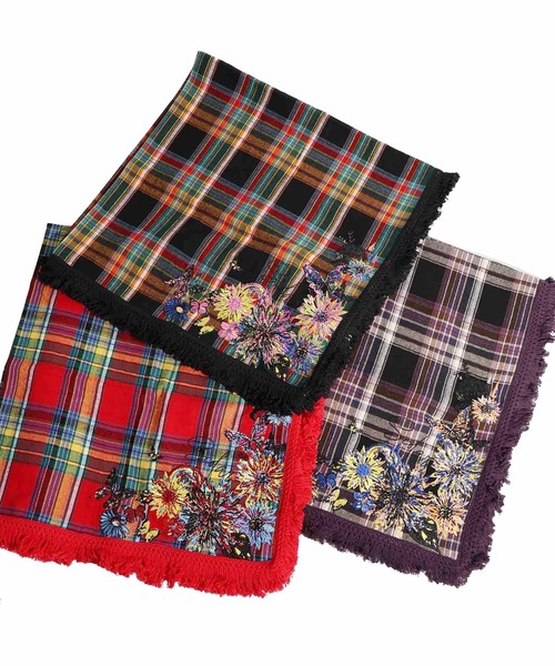 ScoLar(スカラー)の「633301:花刺繍入り チェック柄大判ストール(ストール/ショール・レディース・ブラック/パープル/レッド・FREE)」の11枚目の写真