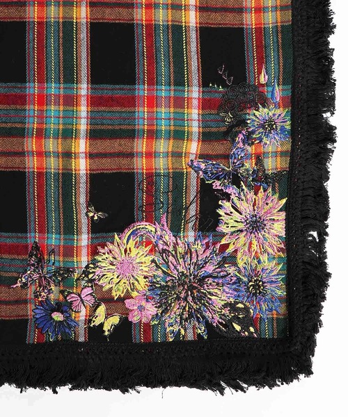 ScoLar(スカラー)の「633301:花刺繍入り チェック柄大判ストール(ストール/ショール・レディース・ブラック/パープル/レッド・FREE)」の15枚目の写真