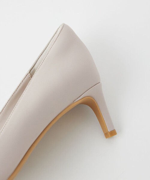 green label relaxing（グリーンレーベルリラクシング）の「ポインテッド Vカット パンプス（5cmヒール）- 晴雨兼用 -（パンプス・レディース・ライトグレー/ブラック/ネイビー/オフホワイト/ベージュ・22cm/22.5cm/23cm/23.5cm/24cm/24.5cm/25cm/25.5cm）」の14枚目の写真