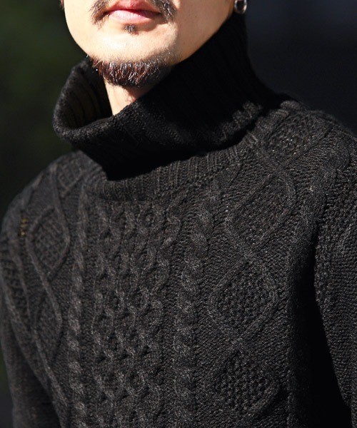 LUXSTYLE(ラグスタイル)の「アクリルケーブルタートルネックニット(ニット/セーター・メンズ・ブラック/アイボリー・M/L/XL)」の5枚目の写真