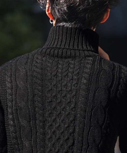 LUXSTYLE(ラグスタイル)の「アクリルケーブルタートルネックニット(ニット/セーター・メンズ・ブラック/アイボリー・M/L/XL)」の7枚目の写真