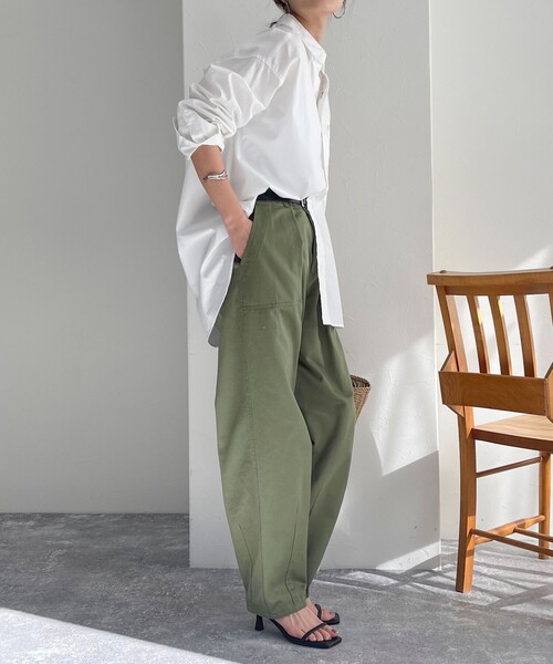 fredy emue(フレディエミュ)の「カーブベイカーパンツ(その他パンツ・レディース・カーキ・36/38)」の21枚目の写真