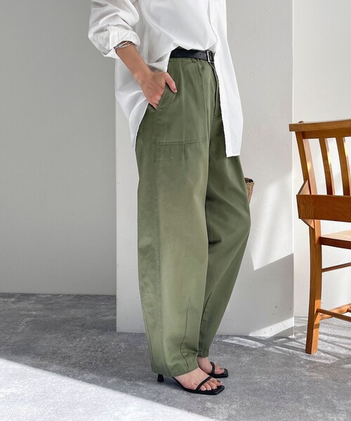 fredy emue(フレディエミュ)の「カーブベイカーパンツ(その他パンツ・レディース・カーキ・36/38)」の4枚目の写真
