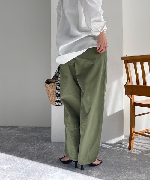 fredy emue(フレディエミュ)の「カーブベイカーパンツ(その他パンツ・レディース・カーキ・36/38)」の17枚目の写真