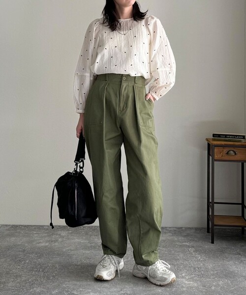 fredy emue(フレディエミュ)の「カーブベイカーパンツ(その他パンツ・レディース・カーキ・36/38)」の19枚目の写真