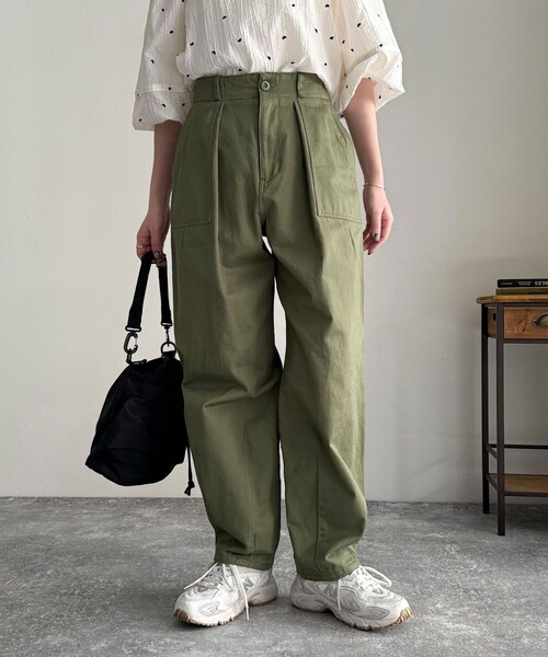 fredy emue(フレディエミュ)の「カーブベイカーパンツ(その他パンツ・レディース・カーキ・36/38)」の9枚目の写真