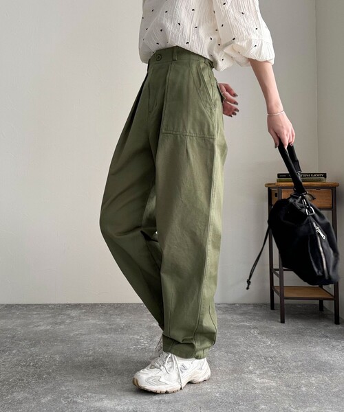 fredy emue(フレディエミュ)の「カーブベイカーパンツ(その他パンツ・レディース・カーキ・36/38)」の18枚目の写真