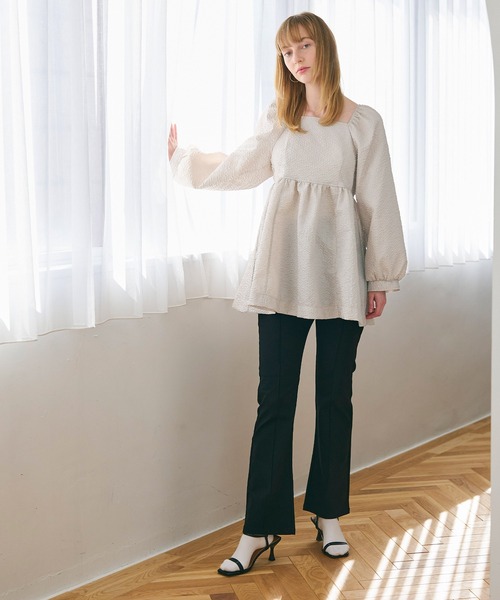 coca（coca）（コカ）の「【WEB限定セール】上品エンボスバックシャンギャザーブラウス（シャツ/ブラウス・レディース・ブラック/ライトベージュ・M/L）」の3枚目の写真