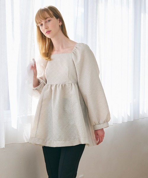 coca（coca）（コカ）の「【WEB限定セール】上品エンボスバックシャンギャザーブラウス（シャツ/ブラウス・レディース・ブラック/ライトベージュ・M/L）」の6枚目の写真