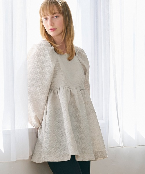 coca（coca）（コカ）の「【WEB限定セール】上品エンボスバックシャンギャザーブラウス（シャツ/ブラウス・レディース・ブラック/ライトベージュ・M/L）」の4枚目の写真