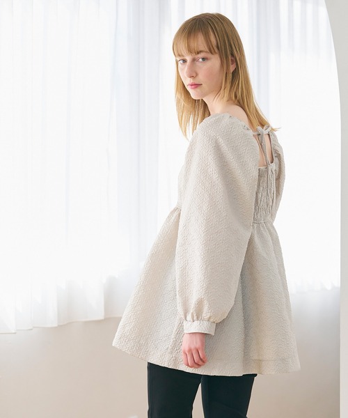coca（coca）（コカ）の「【WEB限定セール】上品エンボスバックシャンギャザーブラウス（シャツ/ブラウス・レディース・ブラック/ライトベージュ・M/L）」の7枚目の写真