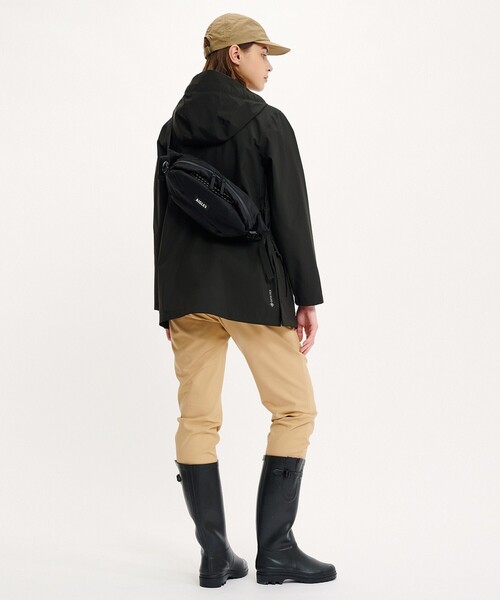 AIGLE（エーグル）の「ゴーイング バムバッグ 2L（ボディバッグ/ウエストポーチ・レディース・ダークグリーン/レッド/ブラック・FREE）」の4枚目の写真