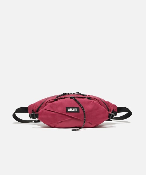 AIGLE（エーグル）の「ゴーイング バムバッグ 2L（ボディバッグ/ウエストポーチ・レディース・ダークグリーン/レッド/ブラック・FREE）」の7枚目の写真