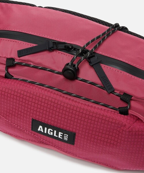 AIGLE（エーグル）の「ゴーイング バムバッグ 2L（ボディバッグ/ウエストポーチ・レディース・ダークグリーン/レッド/ブラック・FREE）」の10枚目の写真