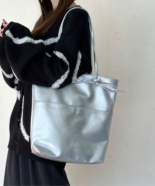 Per sist ence(パーシエンス)の「【25SS/リニューアルして登場!】フェイクレザーリボン付きA4トート(トートバッグ・レディース・アイボリー/ブラック/ライトグレー/ピンク/シルバー/シャンパン・FREE)」の5枚目の写真