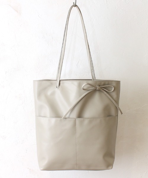 Per sist ence(パーシエンス)の「【25SS/リニューアルして登場!】フェイクレザーリボン付きA4トート(トートバッグ・レディース・アイボリー/ブラック/ライトグレー/ピンク/シルバー/シャンパン・FREE)」の3枚目の写真