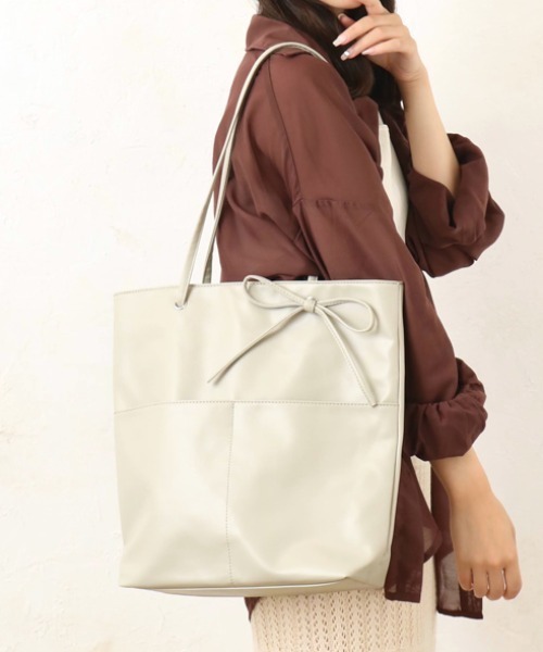 Per sist ence(パーシエンス)の「【25SS/リニューアルして登場!】フェイクレザーリボン付きA4トート(トートバッグ・レディース・アイボリー/ブラック/ライトグレー/ピンク/シルバー/シャンパン・FREE)」の12枚目の写真