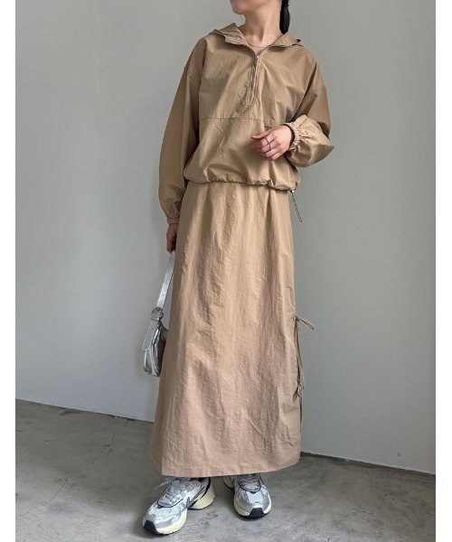 Re:EDIT（リエディ）の「[2024SS COLLECTION]ナイロンシマーメタリックor無地アノラックパーカー（ブルゾン・レディース・シルバー/オフホワイト/ブラック/ベージュ/ゴールド・MEDIUM/LARGE）」の18枚目の写真