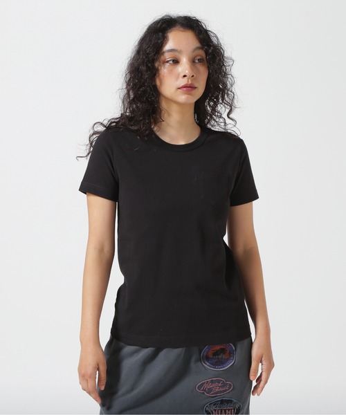 AVIREX(アヴィレックス)の「《直営店限定》PLAIN T-SHIRT/プレーンTシャツ(Tシャツ/カットソー・レディース・オフホワイト/ブラック・SMALL/MEDIUM)」の2枚目の写真