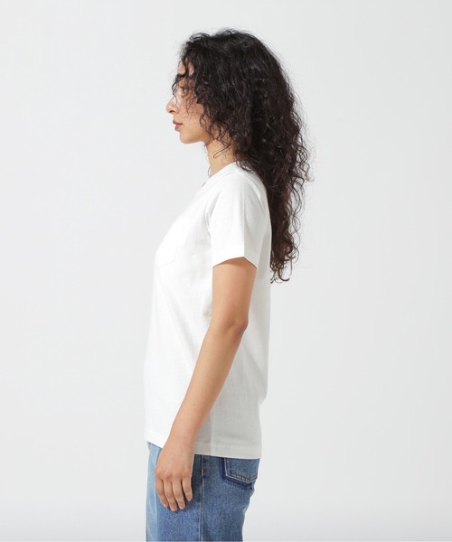 AVIREX(アヴィレックス)の「《直営店限定》PLAIN T-SHIRT/プレーンTシャツ(Tシャツ/カットソー・レディース・オフホワイト/ブラック・SMALL/MEDIUM)」の4枚目の写真