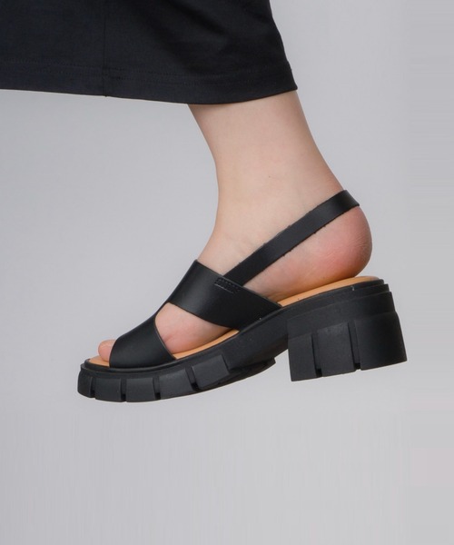 Rivel（リヴェル）の「【VINILO/ヴィニーロ】レザー厚底サンダル