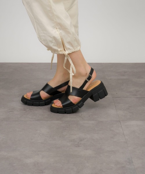 Rivel（リヴェル）の「【VINILO/ヴィニーロ】レザー厚底サンダル